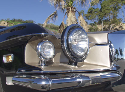 famous name was resurrected to fill the void the Stutz Blackhawk famous name was resurrected to fill the void the Stutz Blackhawk