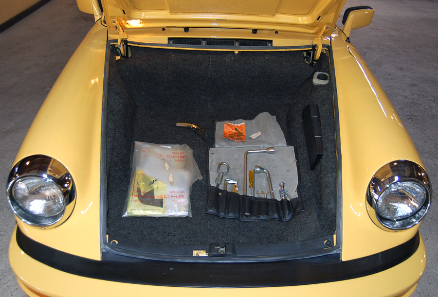 Custom Car Trunk Workstations : Porsche 911 Writing Desk